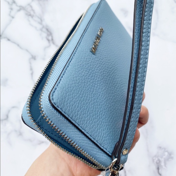 Michel kors large continental wristlet wallet - Picture 8 of 8